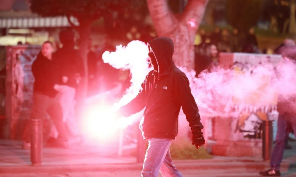 Πολλές προσαγωγές στη Θεσσαλονίκη για τα επεισόδια μετά το συλλαλητήριο για τα Τέμπη